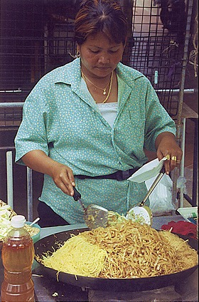 phat-thai.jpg (64672 bytes)